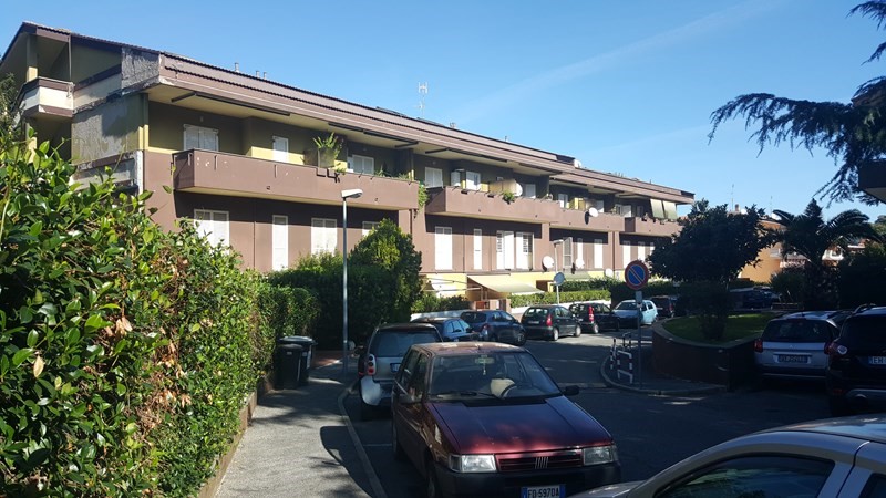 Appartamento in Vendita a Frascati, zona Via fontana dei Draghi, 235'000&euro;, 85 m²