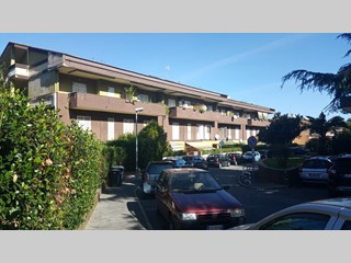 Appartamento in Vendita a Frascati, zona Via fontana dei Draghi, 235'000&euro;, 85 m²