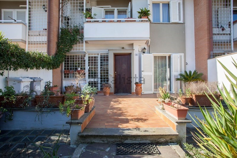 Appartamento in Vendita a Guidonia Montecelio, 229'000€, 200 m², arredato, con Box