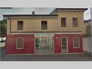 Negozio in Vendita a Pieve Porto Morone, zona via Felice Cavallotti 86, 87'000€, 64 + 81