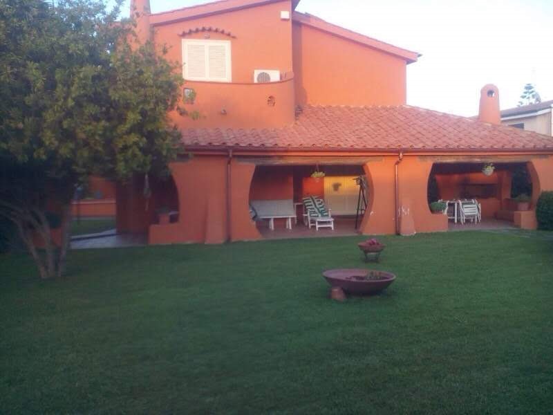 Villa in Vendita a Anzio, zona lavinio, 225'000€, 240 m²