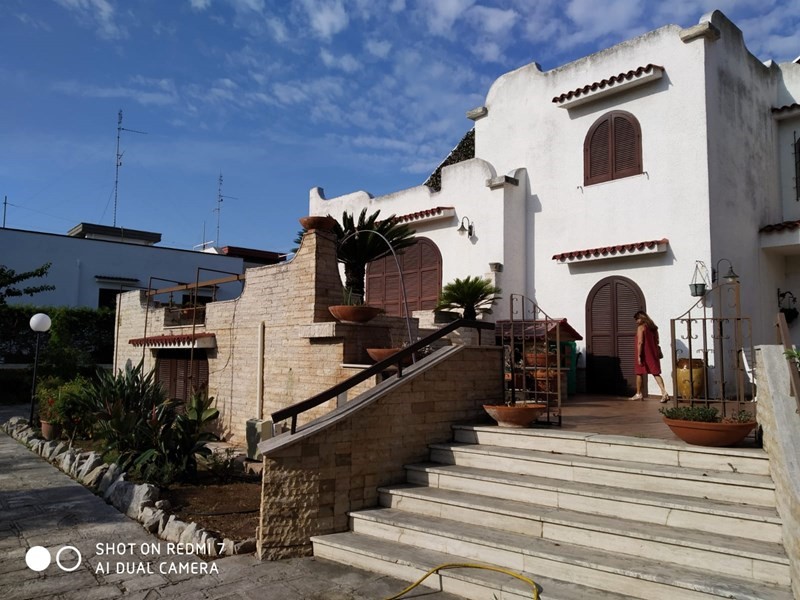Villa in Vendita a Bari, zona Carrassi, 540'000€, 310 m²