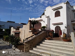 Villa in Vendita a Bari, zona Carrassi, 540'000€, 310 m²