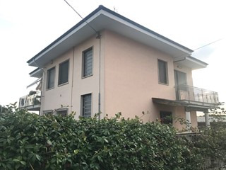 Villa bifamiliare in Vendita a Bra, 380'000€, 220 m²