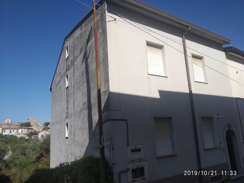 Appartamento in Vendita a Pietradefusi, zona pietra, 140'000€, 180 m², con Box