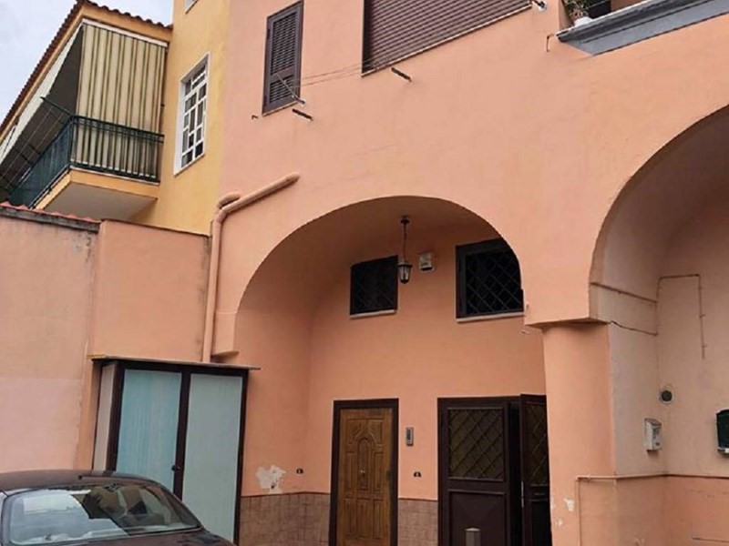 Quadrilocale in Vendita a Giugliano in Campania, zona VIA BIAGIO RICCIO, 110'000€, 105 m²