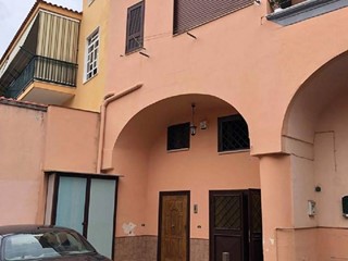 Quadrilocale in Vendita a Giugliano in Campania, zona VIA BIAGIO RICCIO, 110'000€, 105 m²