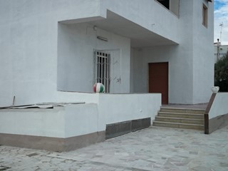 Villa bifamiliare in Vendita a Bari, 150'000€, 160 m²
