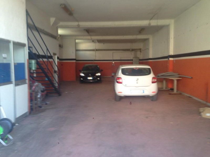 Immobile commerciale in Affitto a Roma, zona Trigoria, 1'300€, 180 m²