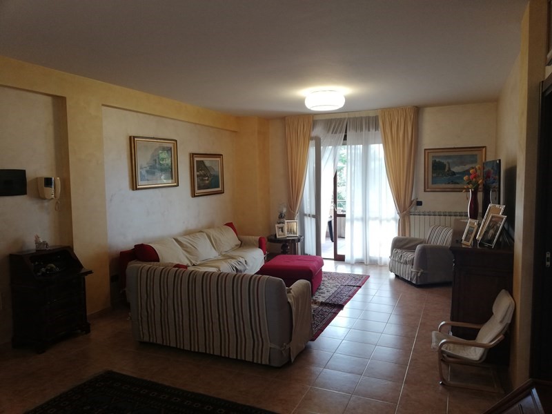 Appartamento in Vendita a Latina, zona Latina, 325'000€, 120 m², con Box