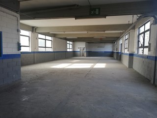 Capannone in Vendita a Calenzano, zona Semicentrale, 290'000€, 450 m²