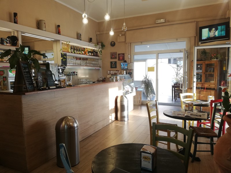 Attività commerciale in Vendita a Calenzano, zona Cementeria, 300'000€, 300 m²