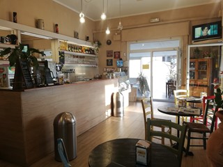 Attività commerciale in Vendita a Calenzano, zona Cementeria, 300'000€, 300 m²