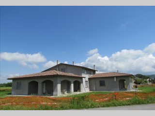 Villa bifamiliare in Vendita a Cortona, zona CORTONA, 350'000&euro;, 400 m²