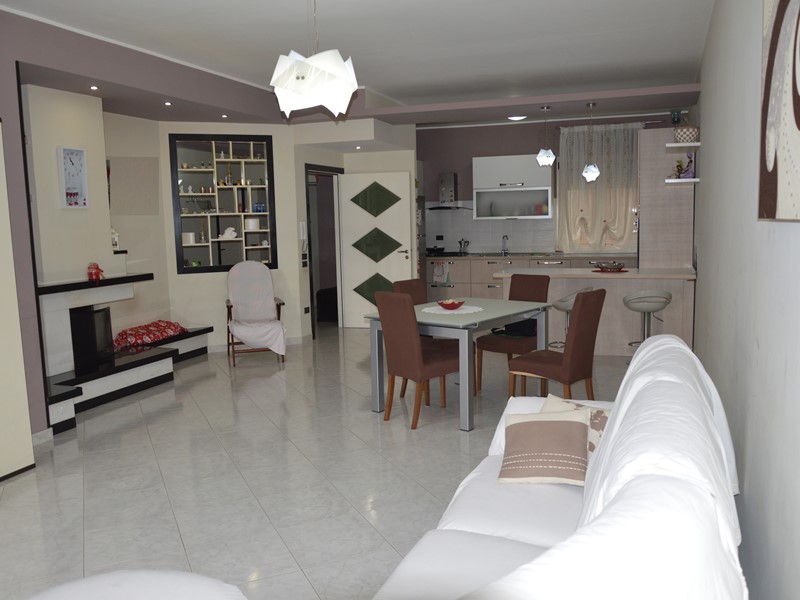 Appartamento in Vendita a Crosia, zona Mirto, 58'000€, 187 m²