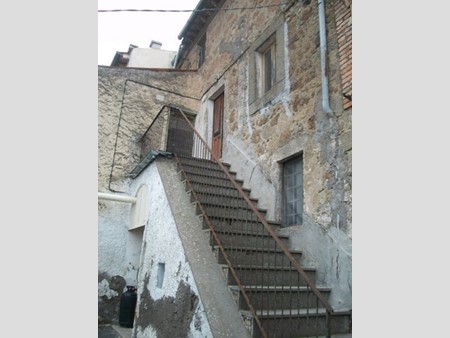 Appartamento in Vendita a Viterbo, zona GROTTE SANTO STEFANO, 13'000€, 60 m²