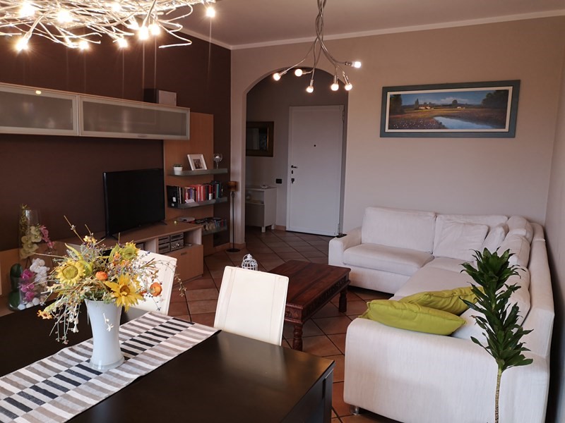 Trilocale in Vendita a Rovellasca, zona parco, 160'000€, 80 m²