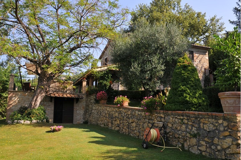Casale in Vendita a Calvi dell'Umbria, 750'000€, 294 m²