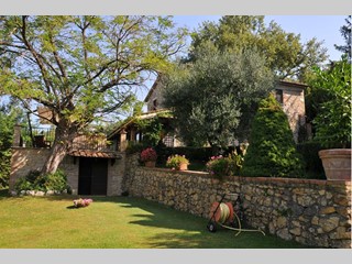 Casale in Vendita a Calvi dell'Umbria, 750'000€, 294 m²