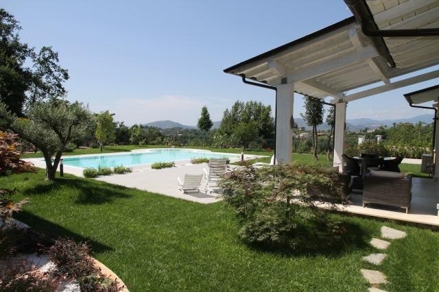 Villa in Vendita a Torrice, 750'000€, 350 m²