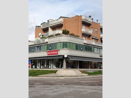 Ufficio in Affitto a Bastia Umbra, zona Via Veneto, 650&euro;, 80 circa