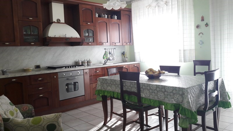 Appartamento in Vendita a Gallipoli, zona Via Giuseppe Ungaretti 3 , 160'000&euro;, 130 m²