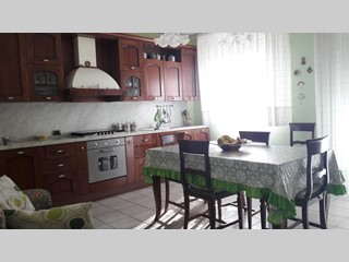 Appartamento in Vendita a Gallipoli, zona Via Giuseppe Ungaretti 3 , 160'000&euro;, 130 m²