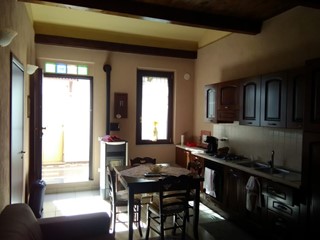 Appartamento in Vendita a Bianchi, zona Piazza Matteotti, 58'000€, 90 m², arredato