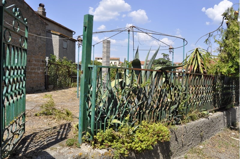 Casa Semi Indipendente in Vendita a Viterbo, zona GROTTE SANTO STEFANO, 18'000€, 40 m²