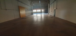 Capannone in Affitto a Roma, 5000 m²