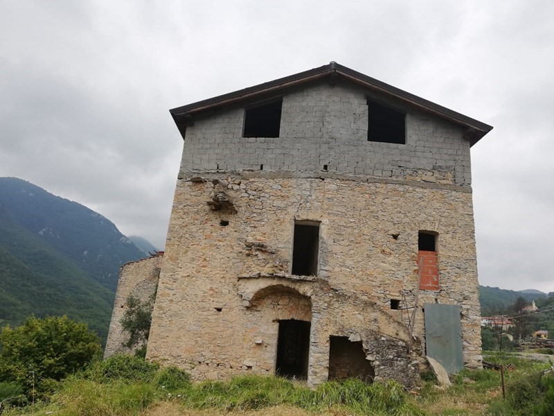 Rustico in Vendita a Erli, zona Collettò di armando, 90'000€, 1000 m²