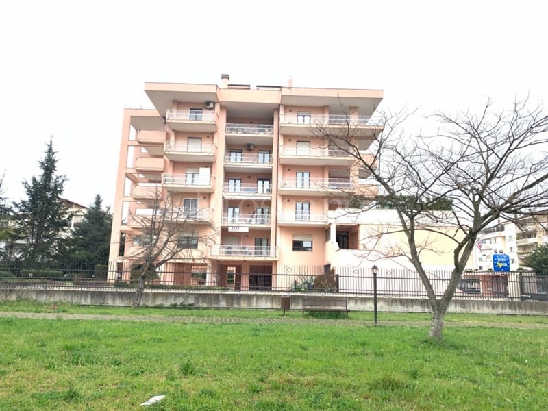 Ufficio in Vendita a Aversa, zona ZONA IPPODROMO, 439'000€, 165 m²