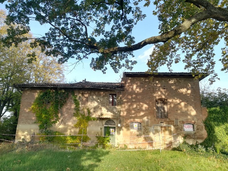 Rustico in Vendita a Castel Guelfo di Bologna, 155'000€, 380 m²
