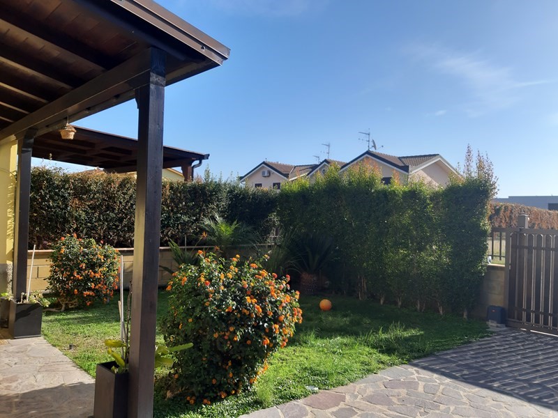 Villetta a schiera in Vendita a Catanzaro, zona Simeri Crichi, 142'500&euro;, 94 m²