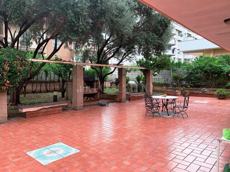 Villa in Vendita a Aversa, zona CENTRO, 800 m²