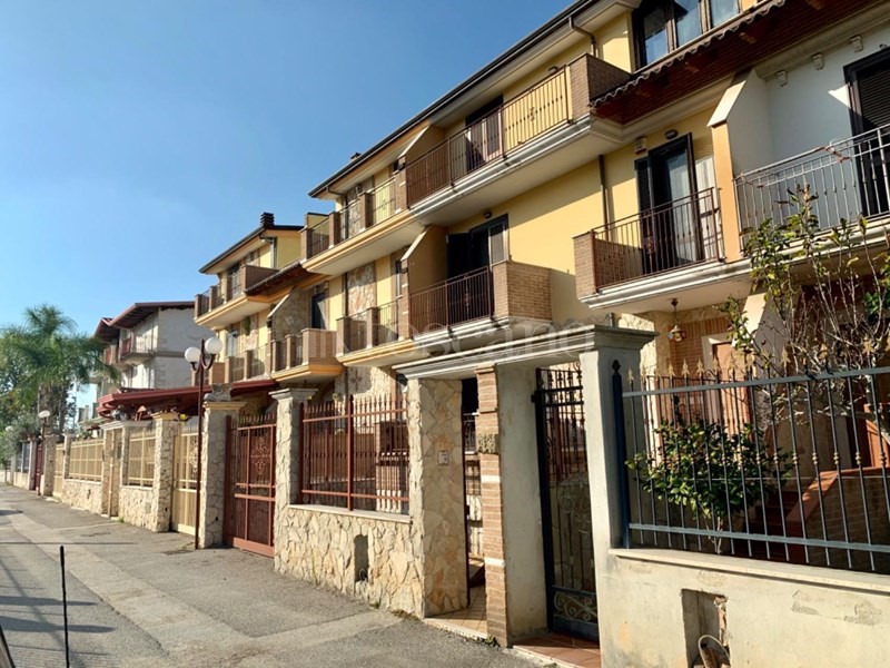 Villetta a schiera in Vendita a Cesa, 275'000€, 240 m²