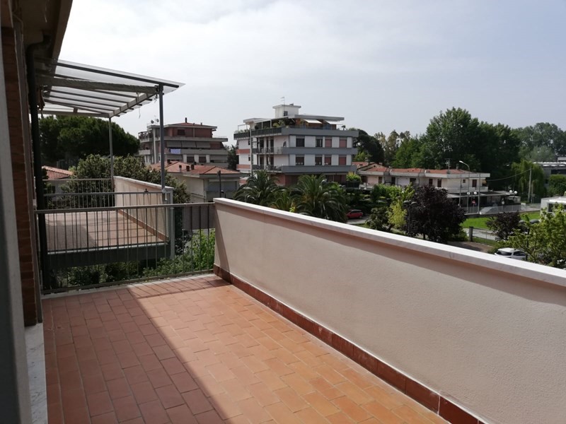 Quadrilocale in Vendita a Massa, zona Marina di Massa, 220'000€, 80 m²