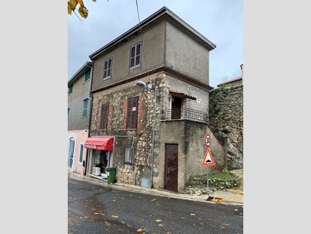 Appartamento in Vendita a Vico nel Lazio, zona Centro , 55'000€, 80 m², arredato