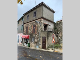 Appartamento in Vendita a Vico nel Lazio, zona Centro , 55'000€, 80 m², arredato