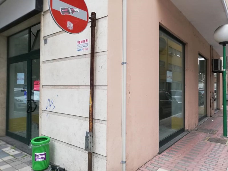 Negozio in Affitto a Pescara, zona CENTRO, 1'000€, 95 MQ