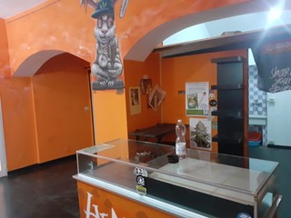 Negozio in Affitto a Genova, zona Genova centro, 600€, 75 m²