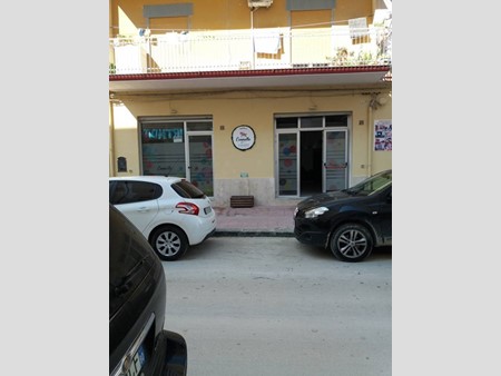 Attività commerciale in Affitto a Porto Empedocle, zona via Lincoln 23, 500€, 100 m², arredato