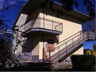 Casale in Vendita a Civitella Casanova, zona contrada Centelle, 79'000€, 180 m²