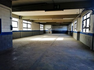 Capannone in Vendita a Calenzano, zona Aretino, 380'000€, 450 m²