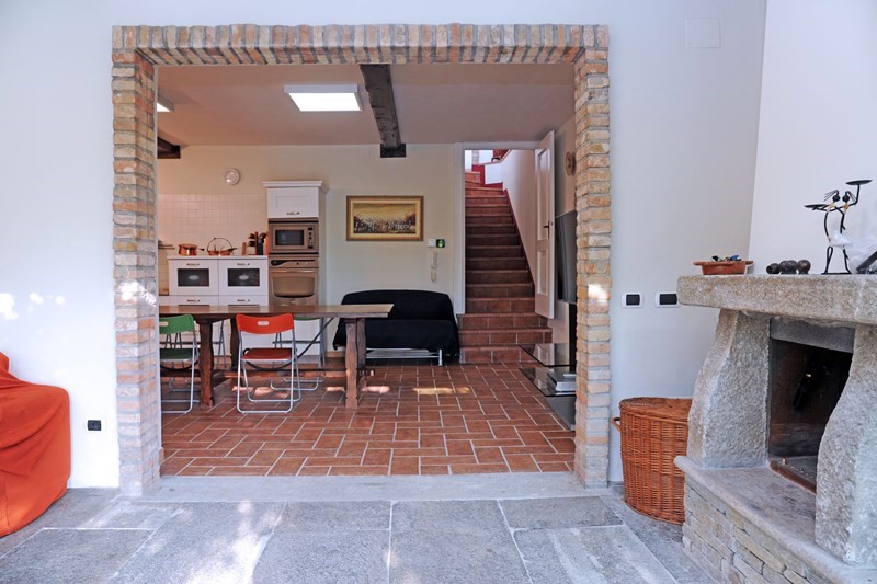 Casa Indipendente in Vendita a Calvignano, zona colline oltrepo', 587'000&euro;, 250 m², arredato