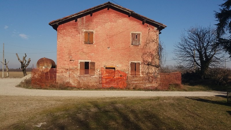 Rustico in Vendita a Castelfranco Emilia, 100'000€, 550 m²
