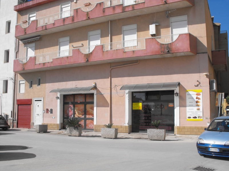 Attività commerciale in Affitto a Porto Empedocle, zona Via IV Novembre 43, 900€, 120 m²