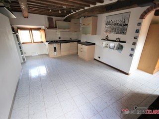 Bilocale in Vendita a Colle di Val D'Elsa, 90'000&euro;, 58 m²