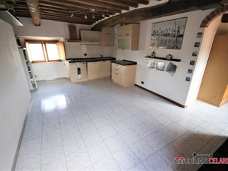 Bilocale in Vendita a Colle di Val D'Elsa, 90'000&euro;, 58 m²