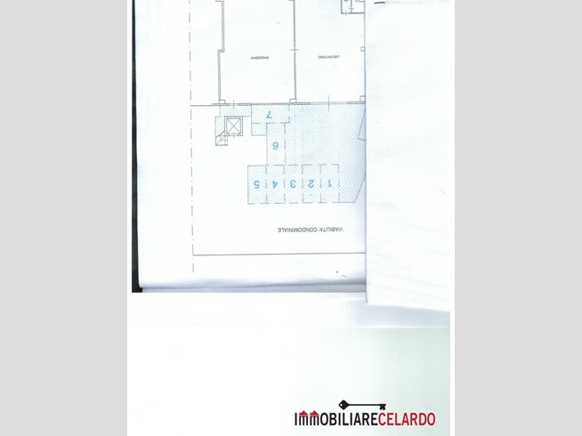 Capannone in Vendita a Colle di Val D'Elsa, 180'000€, 275 m²